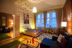 Narodni Apartment *